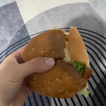 Burger King Siparişim Yanık Ve Kırık Ekmekle Teslim Edildi