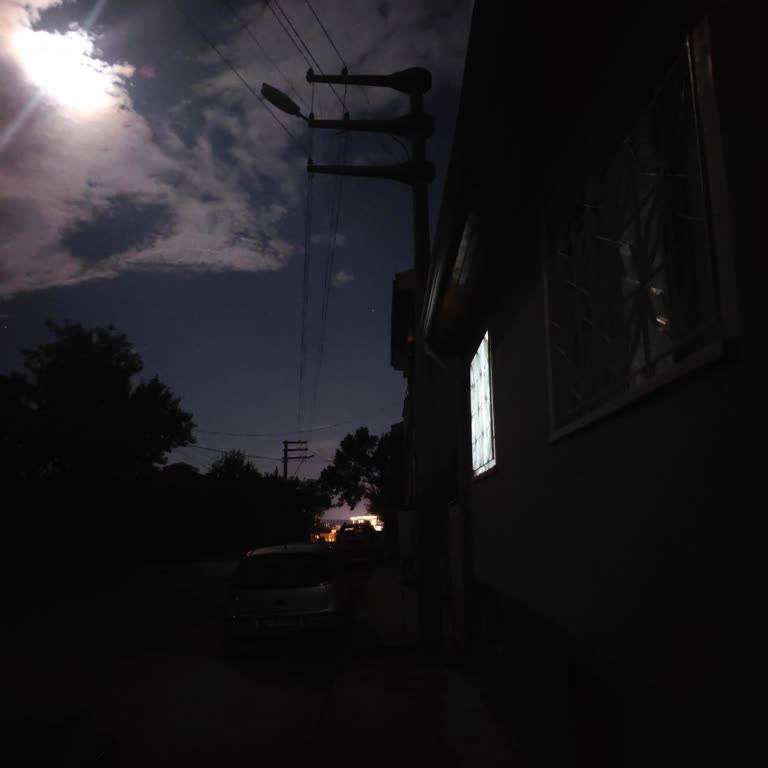 Eskişehir Odunpazarı'nda 10 Gündür Yanmayan Sokak Lambaları Güvenlik Endişesi Yaratıyor