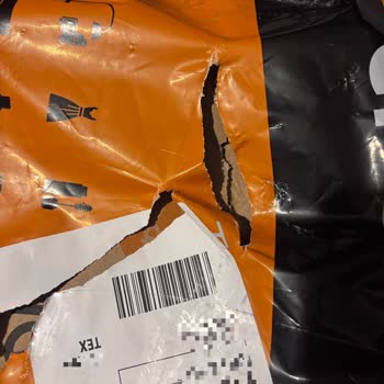 Parçalanmış Paketle Teslim Edilen Macbook Ve Yetersiz Destek