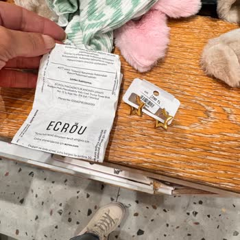 Küçük Halka Küpeyi Değiştirmek İstedim, Mağaza Yardımcı Olmadı