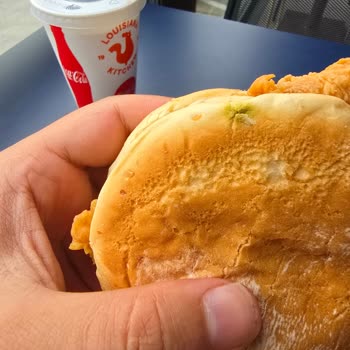 Darıca Popeyes Şubesinde Küflü Ekmek Ve İlgisiz Müşteri Hizmeti Deneyimi