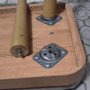 Yeni Alınan Masa Takımı Sürekli Sallanıyor Ve Yüzeyinde Şişmeler Oluştu