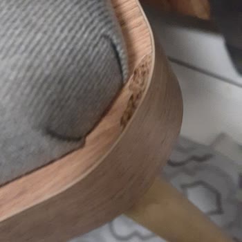 Yeni Alınan Masa Takımı Sürekli Sallanıyor Ve Yüzeyinde Şişmeler Oluştu