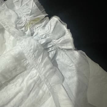 Bebek Bezinde Sakız Benzeri Madde Şoku: Sağlık Riski!