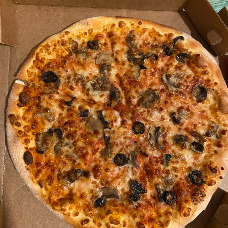 Dominos Pizzada Az Malzeme Ve Ağır Koku Sorunu Yaşadım