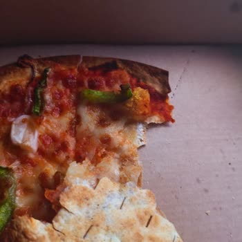 Yanık Pizza Ve İlgisiz Müşteri Hizmetleri Nedeniyle Mağduriyet