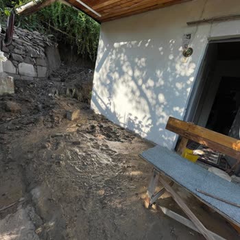 Sürekli Su Borusu Patlakları Nedeniyle Evimde Büyük Hasar Oluştu