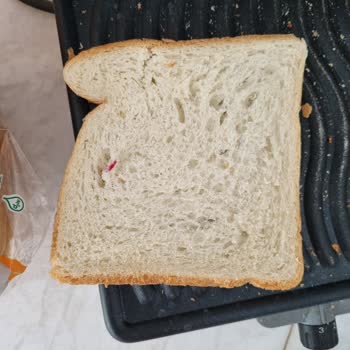 UNO Tost Ekmeğinde İp Çıkması Ve Hijyen Endişesi