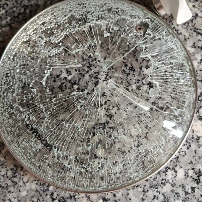 Emsan Mutfak Tencere Kapağı Patladı, Cam Parçalarıyla Yaralanma Riski Yaşadım