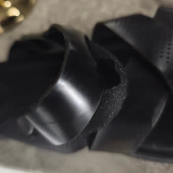 Kısa Sürede Deforme Olan Sandalet İçin Çözüm Sunulmadı