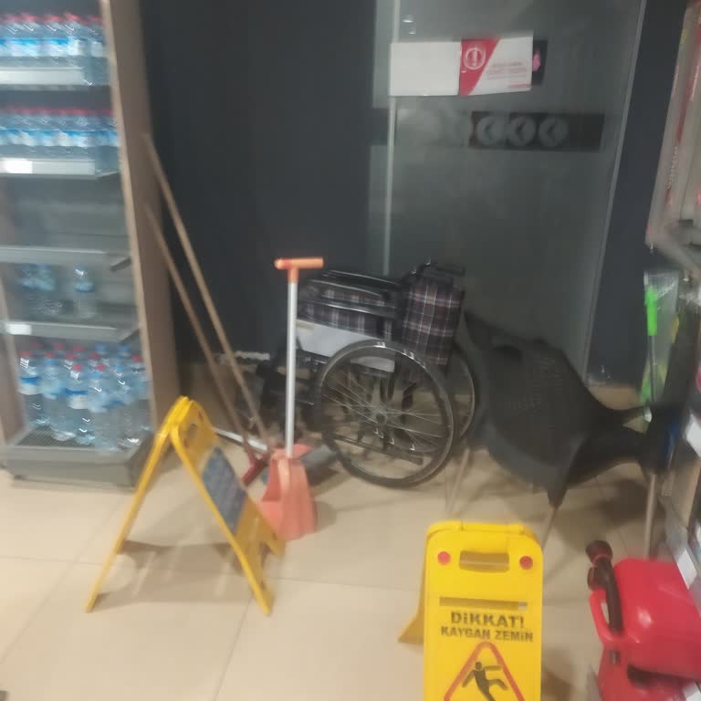 Carda Petrol İstasyonunda Tuvalet Sürekli Kapalı Ve Görevli İlgisiz