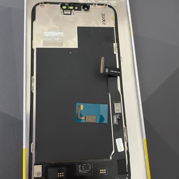 Orijinal Diye Aldığım İphone Tamamen Yan Sanayi Parçalarla Dolu Çıktı