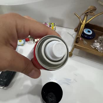 Satın Aldığım Deodorant Mobilyamda Kalıcı Leke Bıraktı