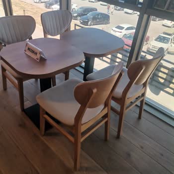 Kahve Diyarı Cam Kenarı Masalar Sürekli Rezerve Ve Boş Bırakılıyor Adil Dağılım Yok