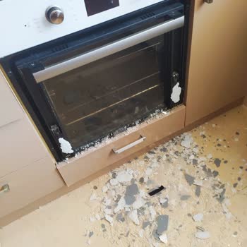 Kumtel Fırın Camı Kullanım Dışında Patladı: Güvenlik Endişesi