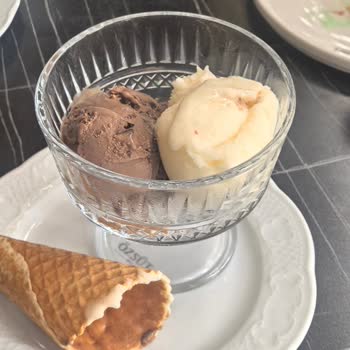 Özsüt Silivri Şubesinde Küçük Dondurma Porsiyonları Ve Yetersiz Çözüm