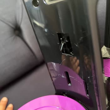 Fakir Şarjlı Süpürgede Kırılan Hazne Tutucu Nedeniyle Para İadesi Talebi