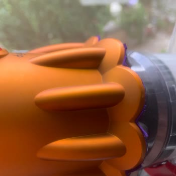 Dyson V12'de Sürekli Hata Mesajı Ve Kasada Soyulma, Servis Dönüşü Yok