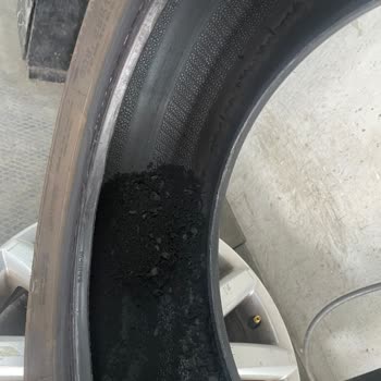 Üç Aylık Yeni Lastik Aniden Patladı Üretim Hatası Mı