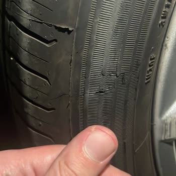 Üç Aylık Yeni Lastik Aniden Patladı Üretim Hatası Mı