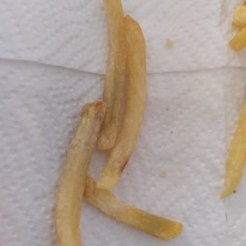 Superfresh Dondurulmuş Patateste Çürük Ve Yeşil Parçalarla Karşılaştım