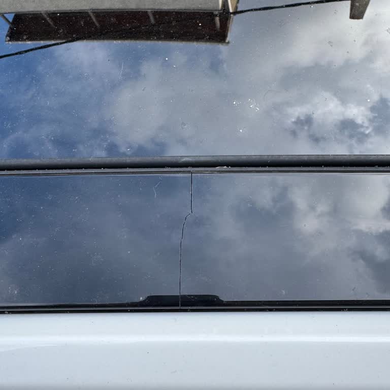 Volkswagen Golf Cam Tavan Çerçevesinde Kronik Çatlama Sorunu Mağduriyeti