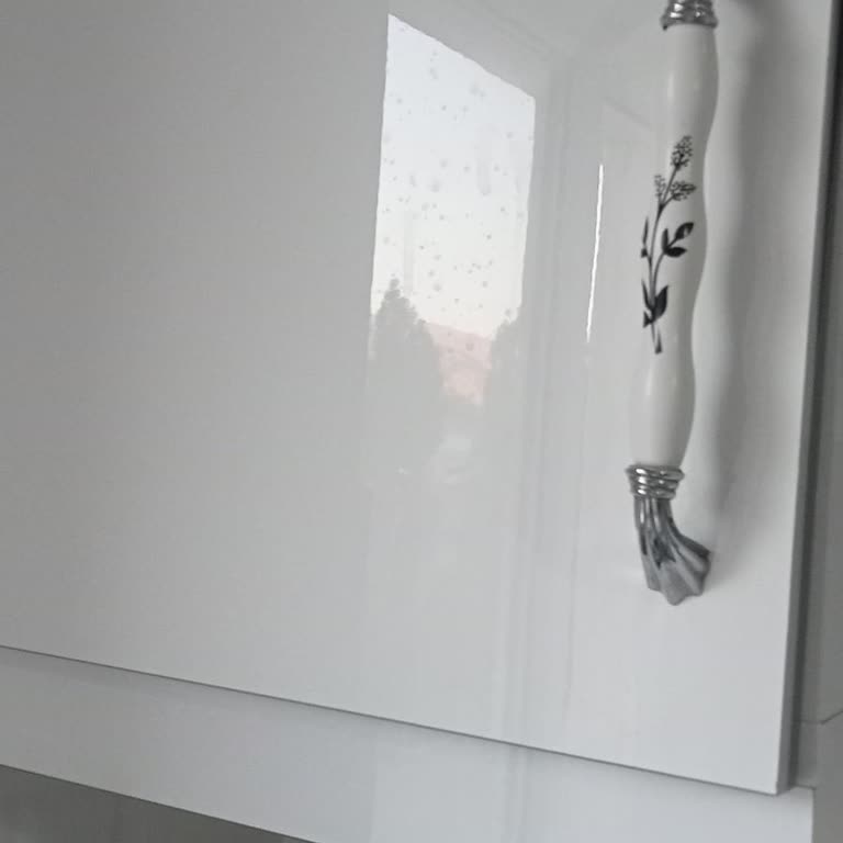 Asperox Sarı Güç Mutfak Dolaplarımda Kalıcı Leke Bıraktı, Mağdur Oldum