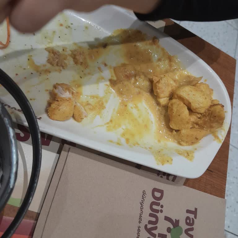 Pişmemiş Tavuk Ve Küçülen Porsiyonlar Hayal Kırıklığı Yarattı