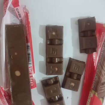 Yeni Alınan Çikolatada Bozuk Tat Ve Beyaz Lekeler Hayal Kırıklığı Yarattı