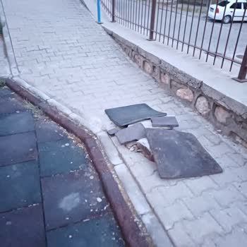 Düzenli Ödenen Aidatlara Rağmen Temizlik Ve Çevre Düzeni Yapılmıyor