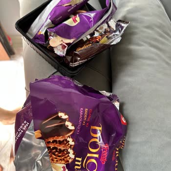 Aldığım Dondurmanın İçinden Bilinmeyen Sarı Madde Çıktı