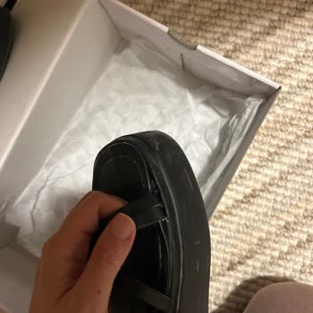 Dört Kez Giyilen Sandaletin Yan Bant Kısmı Kısa Sürede Açıldı İade İstiyorum