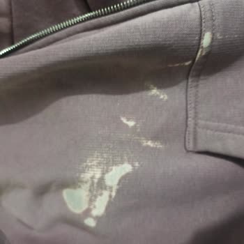 A101'den Sızan Çamaşır Suyu Yeni Hırkamı Mahvetti, Çözüm Bekliyorum