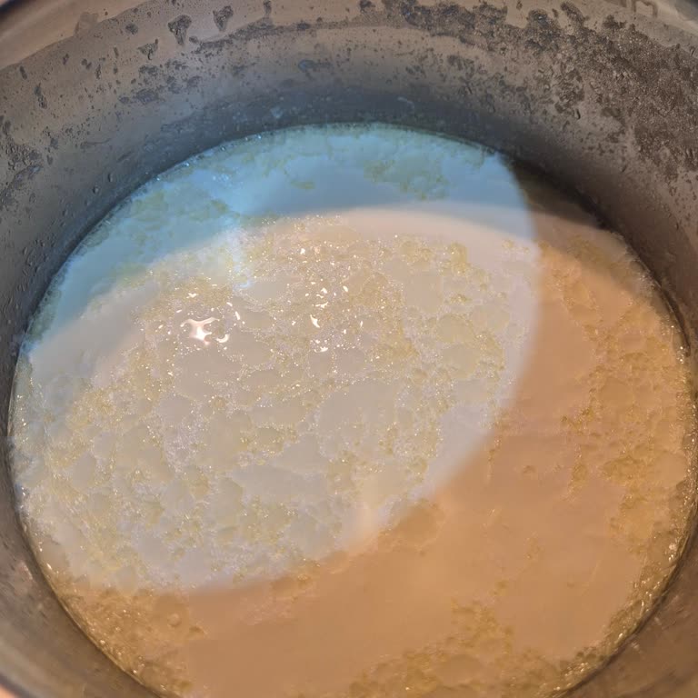 Aldığım Sütün İçinde Sarı Yağlı Parçacıklar Çıktı Kaymak Oluşmadı