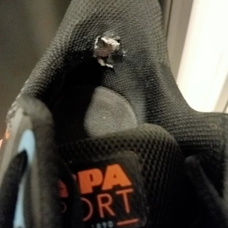 Kısa Sürede Yırtılan Ayakkabıya Çözüm Bulunmuyor, Mağdur Edildim