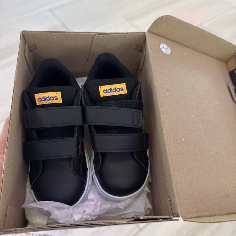 Adidas Hiç Giyilmemiş Ayakkabıda Beden Değişimi İçin Mağaza İnisiyatif Bekliyorum!