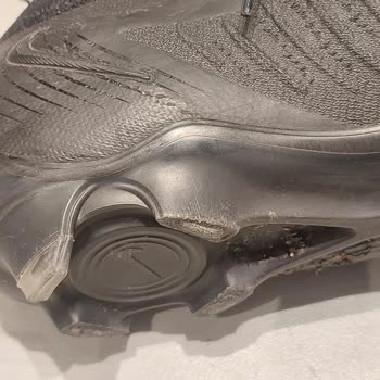 Nike Kısa Sürede Kırılan Krampon İçin Garanti Reddi Hayal Kırıklığı Yarattı