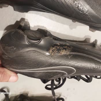 Nike Kısa Sürede Kırılan Krampon İçin Garanti Reddi Hayal Kırıklığı Yarattı