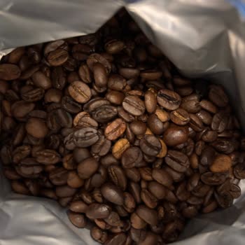 Trendyol Taze Olmayan Ve Çürümüş Çekirdeklerle Gelen Tchibo Espresso Kahve