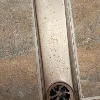 Garanti Kapsamındaki Hüppe Duş Kanalı Sürekli Paslanıyor, Çözüm Bekliyorum