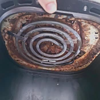 Philips Airfryer Haznesinde Paslanma Ve Rezistans Temizlenmeme Sorunu