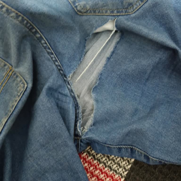 Aldığım Pantolonlar Peş Peşe Sorunlu Çıktı, Paramı İade İstiyorum!