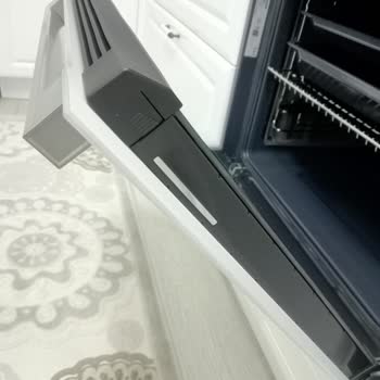 Buhar Destekli Fırının Tasarımı Mutfak Dolaplarına Zarar Veriyor