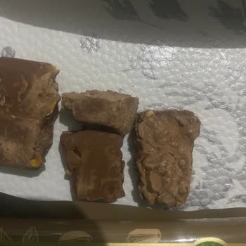 Torku Antep Fıstıklı Çikolatada Bozuk Tat Ve Görüntüyle Hayal Kırıklığı Yaşadım