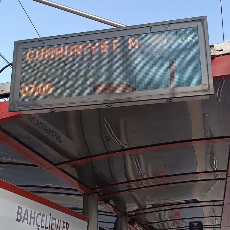Tramvayların Kalkış Saatinden Önce Hareket Etmesi Mağduriyet Yaratıyor
