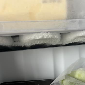 Derin Dondurucu Kapak Bölgesinde Yoğun Buzlanma Ve Yetersiz Müşteri Hizmeti