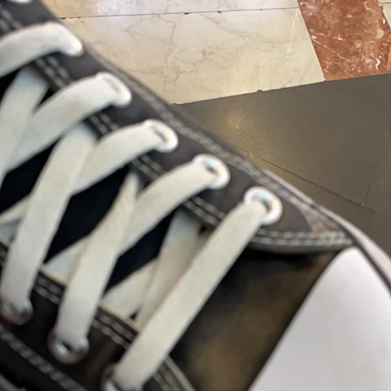 Converse Ayakkabıda Garanti Belirsizliği Ve İlgisiz Mağaza Müdürü