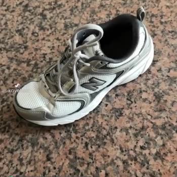 New Balance Ayakkabı İçi Yırtıldı Önünde Bükülme Var, İç Taban Kısmında Tiftiklenme!