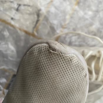 FLOdan Alınan Puma Ayakkabı Kısa Sürede Yırtıldı Değişim Reddedildi