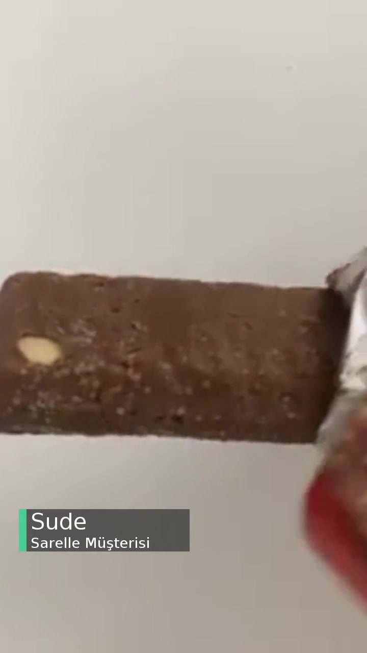 Sarelle Çikolatanın Dışı Beyaz Pütürcüklerle Dolu videonun kapak resmi